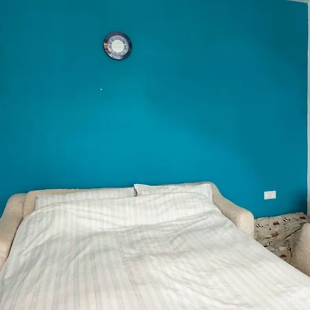 With Garden In By Guestready Апартаменты Манчестер