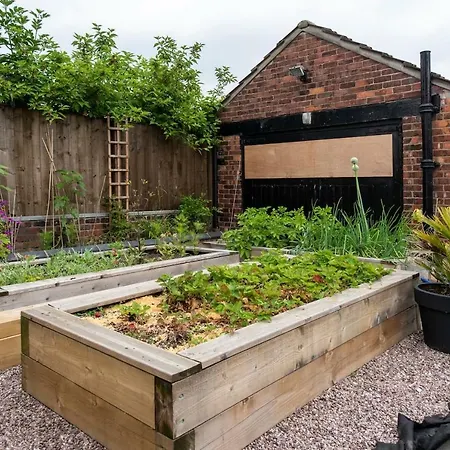 With Garden In By Guestready Апартаменты