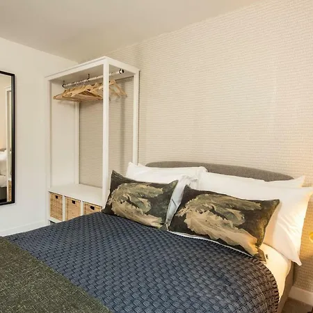 2br Penthouse In By Guestready