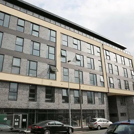 Stunning Modern 2 Bedroom *
