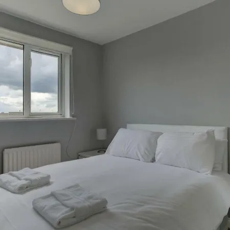 3bd For 5, Short Distance From Central Mcr