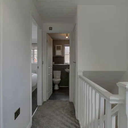 3bd For 5, Short Distance From Central Mcr *
