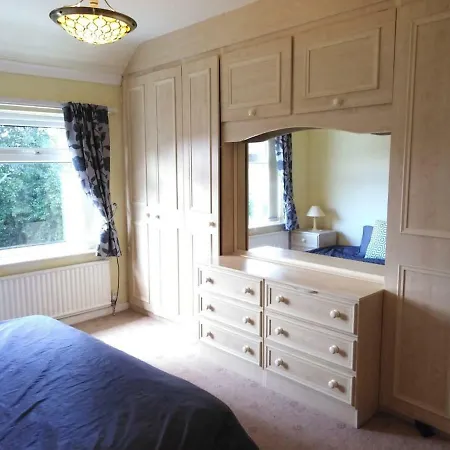 Swinton 3 Bedroom House 15 Minutes From City Centre Manchester