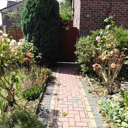Swinton 3 Bedroom House 15 Minutes From City Centre *