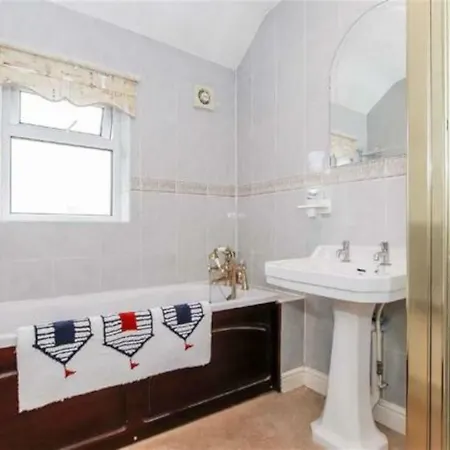 Swinton 3 Bedroom House 15 Minutes From City Centre Ferienhaus