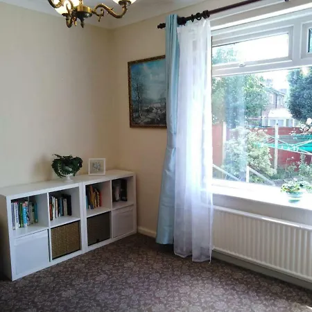Ferienhaus Swinton 3 Bedroom House 15 Minutes From City Centre Manchester