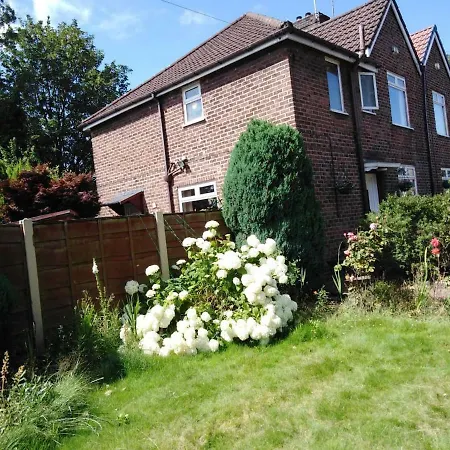 Ferienhaus Swinton 3 Bedroom House 15 Minutes From City Centre Manchester