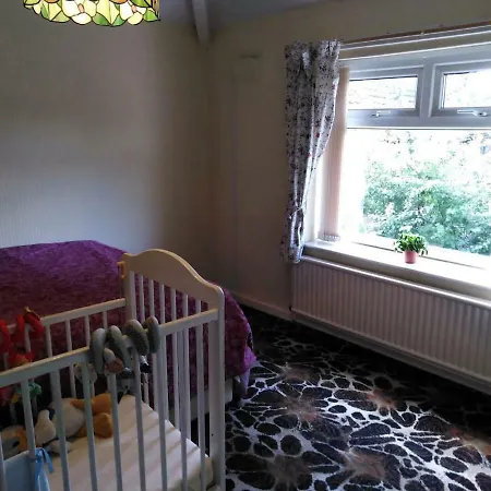 Swinton 3 Bedroom House 15 Minutes From City Centre Ferienhaus