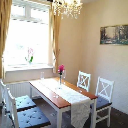 Swinton 3 Bedroom House 15 Minutes From City Centre Ferienhaus *
