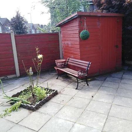 Swinton 3 Bedroom House 15 Minutes From City Centre *