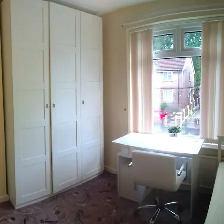 Swinton 3 Bedroom House 15 Minutes From City Centre * Manchester
