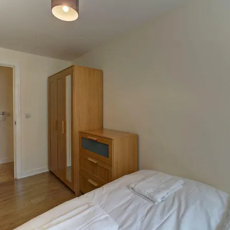Fresh Mcr Apt 2br With Balcony- Norther Quarter!