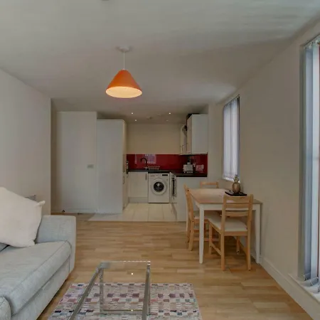 Fresh Mcr Apt 2br With Balcony- Norther Quarter! Апартаменты *