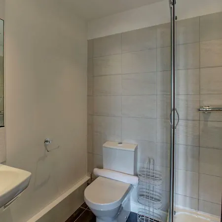 Fresh Mcr Apt 2br With Balcony- Norther Quarter! *