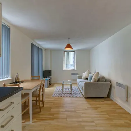 Fresh Mcr Apt 2br With Balcony- Norther Quarter! Апартаменты