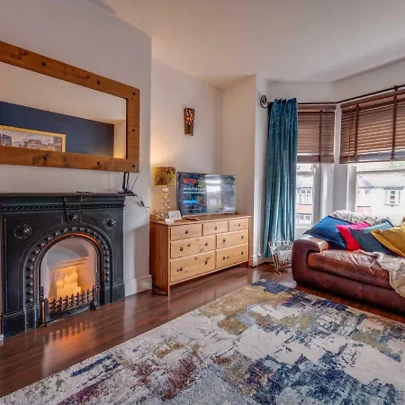 Апартаменты Newly Refurbed Apt For 4, Trendy West Didsbury Манчестер