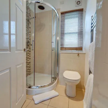 Апартаменты Newly Refurbed Apt For 4, Trendy West Didsbury *