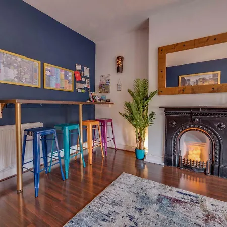 Апартаменты Newly Refurbed Apt For 4, Trendy West Didsbury *
