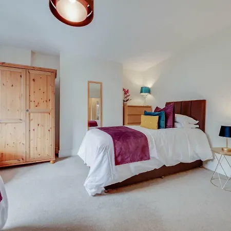 Апартаменты Newly Refurbed Apt For 4, Trendy West Didsbury *