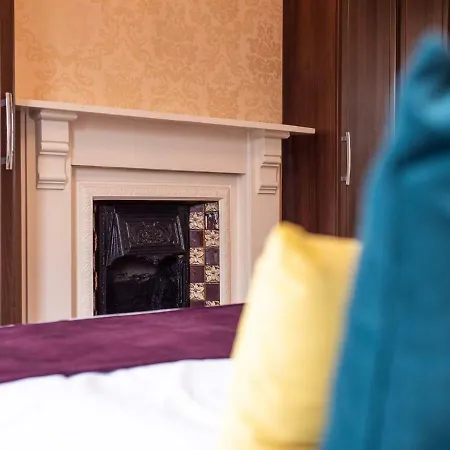 Newly Refurbed Apt For 4, Trendy West Didsbury *