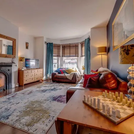 Апартаменты Newly Refurbed Apt For 4, Trendy West Didsbury