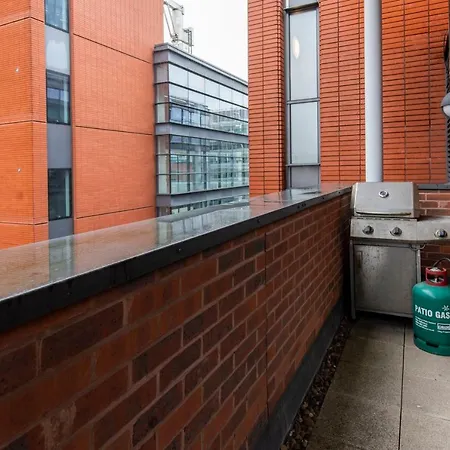 Stylish 2br Penthouse In City Centre By Guestready Apartmán