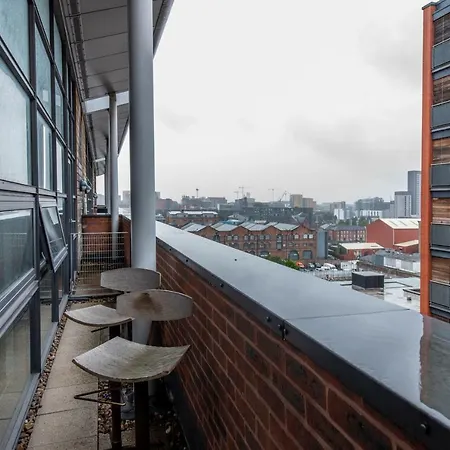 Stylish 2br Penthouse In City Centre By Guestready *