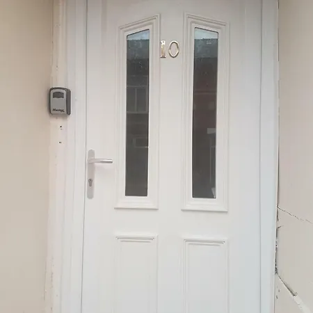 Flat 1/10 Emley Street Apartment *