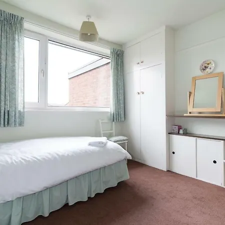 Comfortable 4 Bed House Slp 6 Manchester