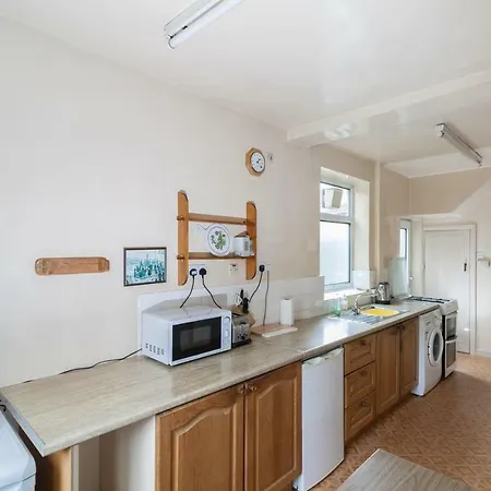 Comfortable 4 Bed House Slp 6 *