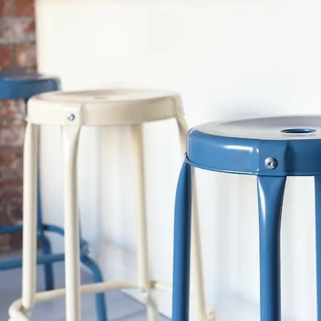 Mason Street Sleeps 16 דירה