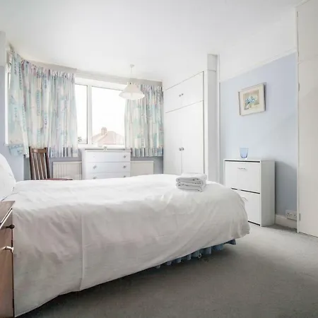 Comfortable 4 Bed House Slp 6 * Manchester