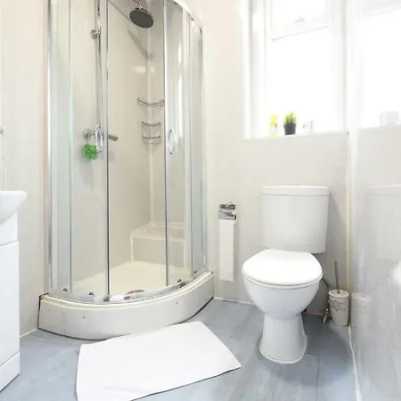 Budget 2 Bed Flat Apartment Manchester