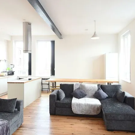 Stunning High Spec Sleep 14 Apartment *