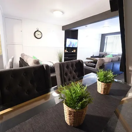 The Hacienda Slp 16 Holiday home Manchester
