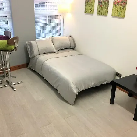Spacious - Near Piccadilly Stn! Wifi & Parking * Manchester