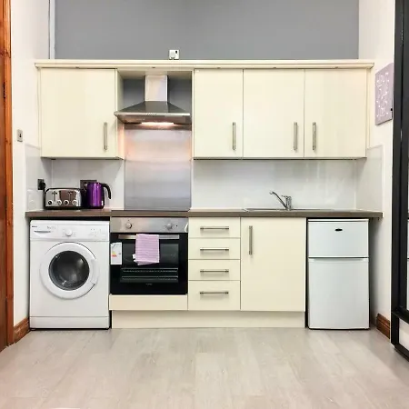 Spacious - Near Piccadilly Stn! Wifi & Parking * Manchester
