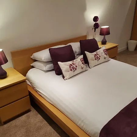 Modern 2 Bed City Center Lejlighed
