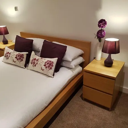 Modern 2 Bed City Center Lejlighed