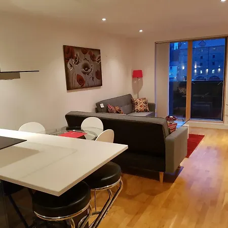 Modern 2 Bed City Center