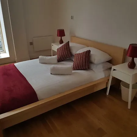 Modern 2 Bed City Center Lejlighed