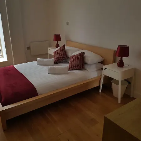Modern 2 Bed City Center Lejlighed
