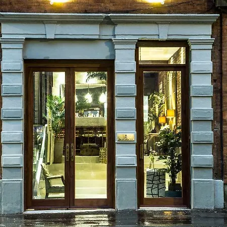 The Cow Hollow 4*
