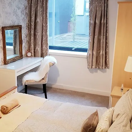 Stunning 2 Bedroom Flat דירה