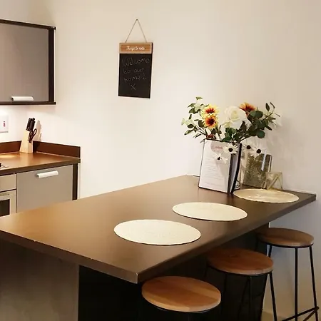 Stunning 2 Bedroom Flat *