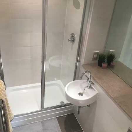 Stunning 2 Bedroom Flat דירה