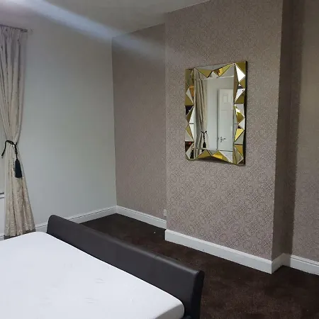Knutsford House Holidays Дом отдыха