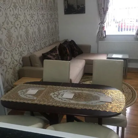Knutsford House Holidays Манчестер