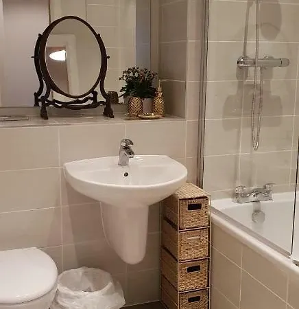 2 Bedroom City Centre Living Apartment *