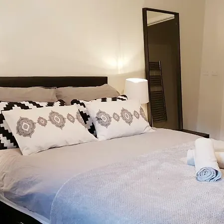 Apartment 2 Bedroom City Centre Living *